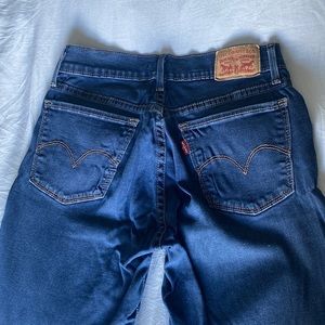 Levi’s size 27 dark blue jeans 710 super skinny